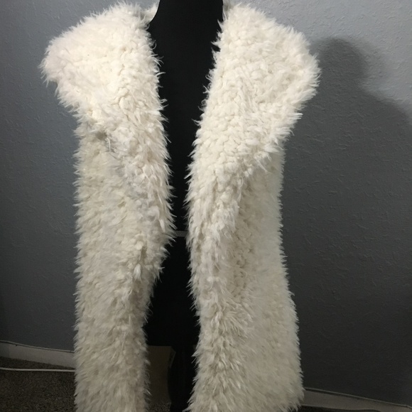 Me Jane Jackets & Blazers - Me Jane  White Fuzzy Fur Vest. NWT